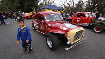 La exposición atrajo mucha gente este martes feriado en el parque Independencia.