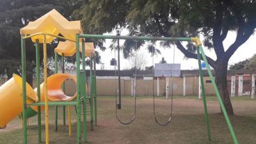 Vecinos aseguran que las hamacas se movian por sí solas.