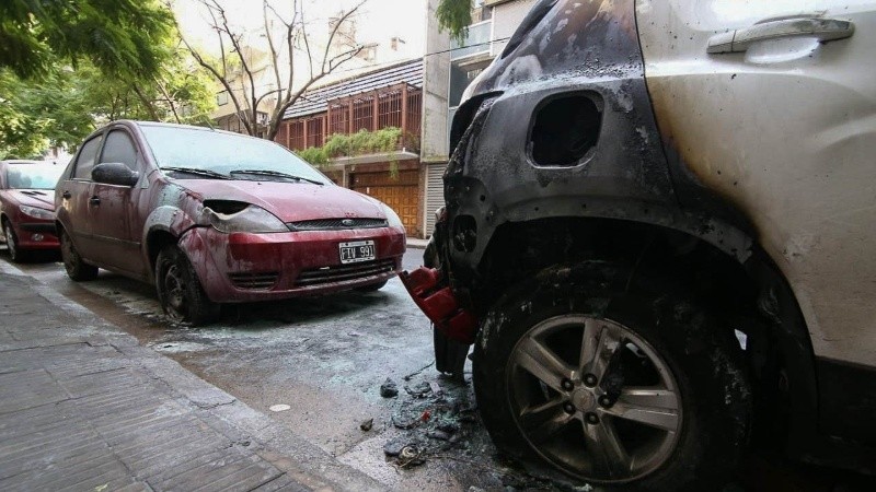 Los autos quemados en Montevideo al 500.