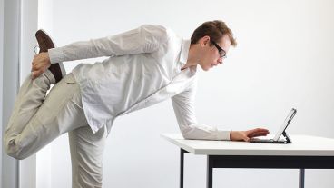 Si una persona se levanta, da 10 pasos y se vuelve a sentar, ya reduce mucho los efectos del sedentarismo.