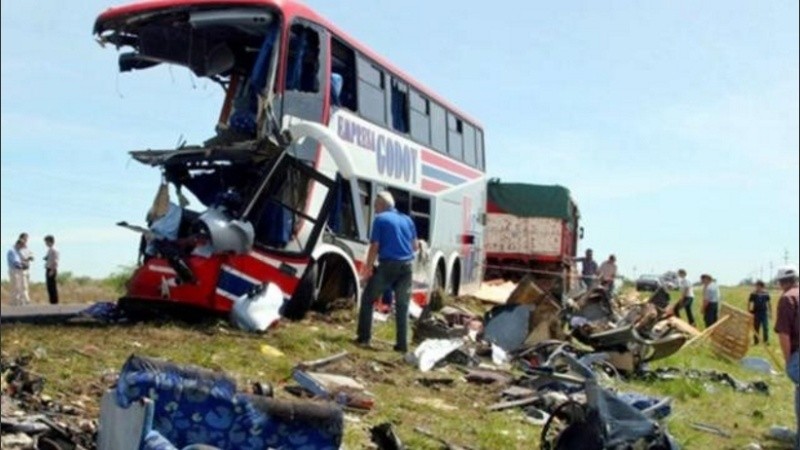 El chófer de la tragedia de Ecos Oscar Atamañuk  fue condenado a dos años y seis meses de prisión .