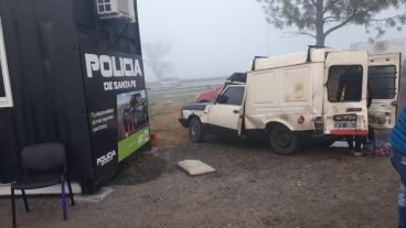 El camión embistió la cabina y un utilitario.