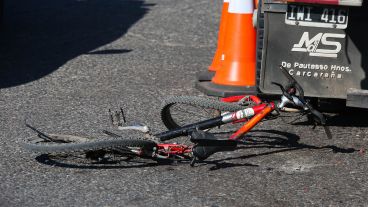 Así quedó la bicicleta que conducía el joven fallecido.