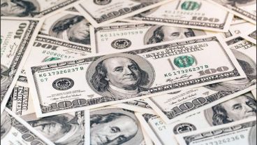 El dólar se ubicó por encima de $43 este lunes.