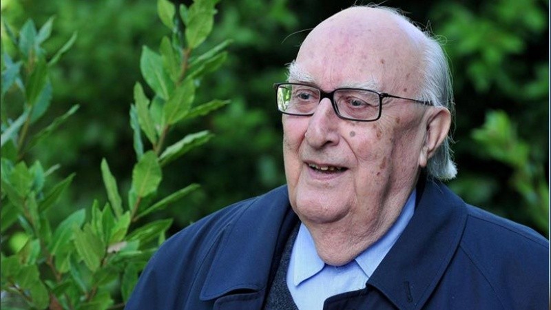 El éxito le llegó a Camilleri a sus 70 años. 