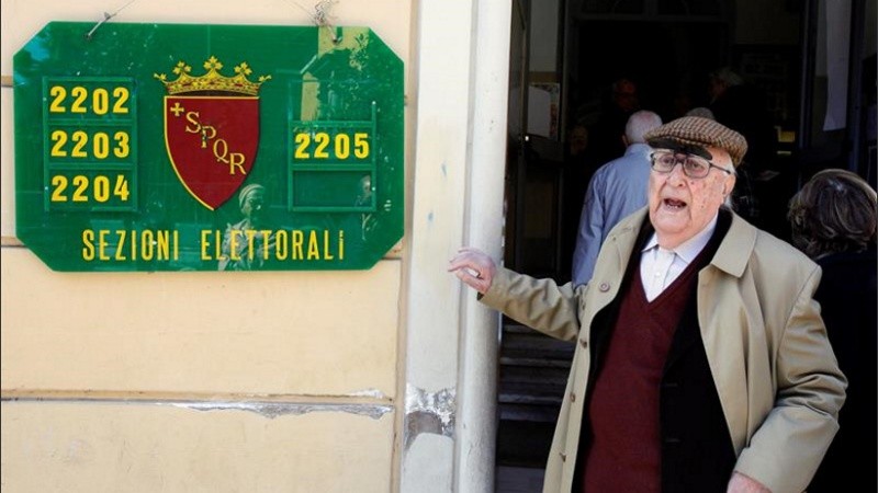 Hacia el final, Camilleri estaba casi ciego y dictaba sus libros. 