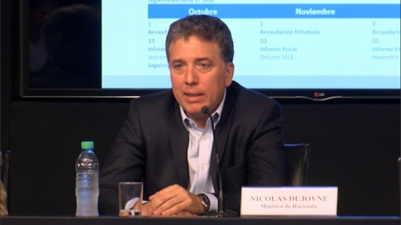 Dujovne es investigado por concesiones a favor de empresas de Macri.