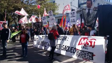 Organizaciones de izquierda se movilizaron por el centro santafesino.