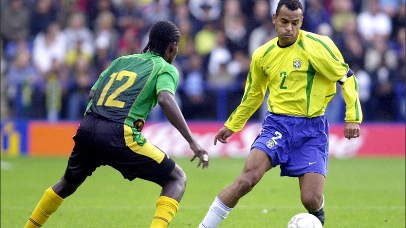 Cafú en acción. Quizás el mejor lateral derecho de la historia.