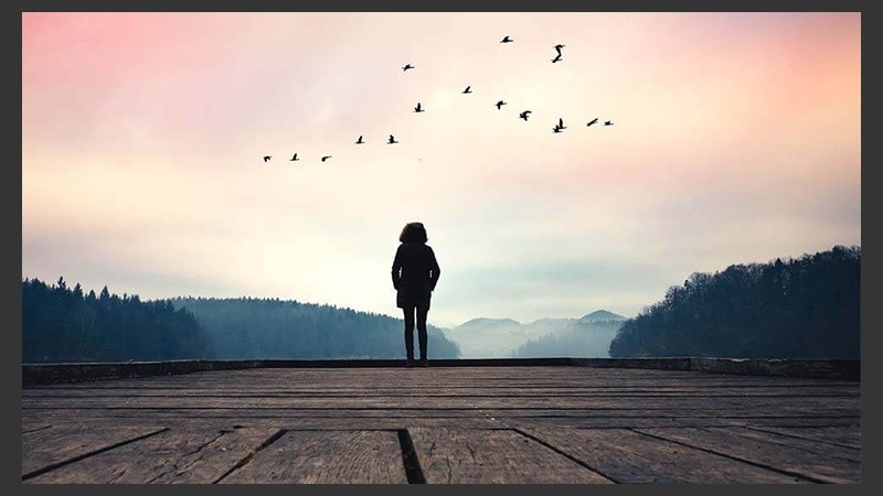 La soledad, ya sea transitoria o crónica, conlleva serios riesgos para la salud.