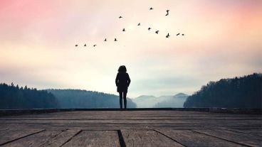 La soledad, ya sea transitoria o crónica, conlleva serios riesgos para la salud.