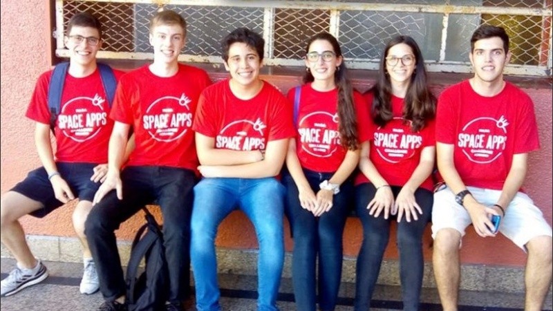 Los seis chicos rosarinos que llegaron a la Nasa. 