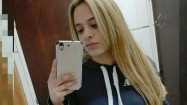 Alanis tenía 19 años.