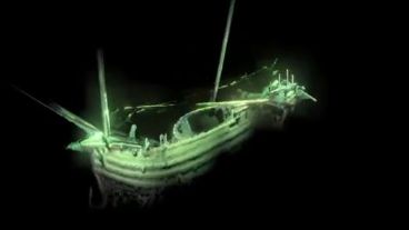 El barco mide de largo entre 16 y 18 metros.