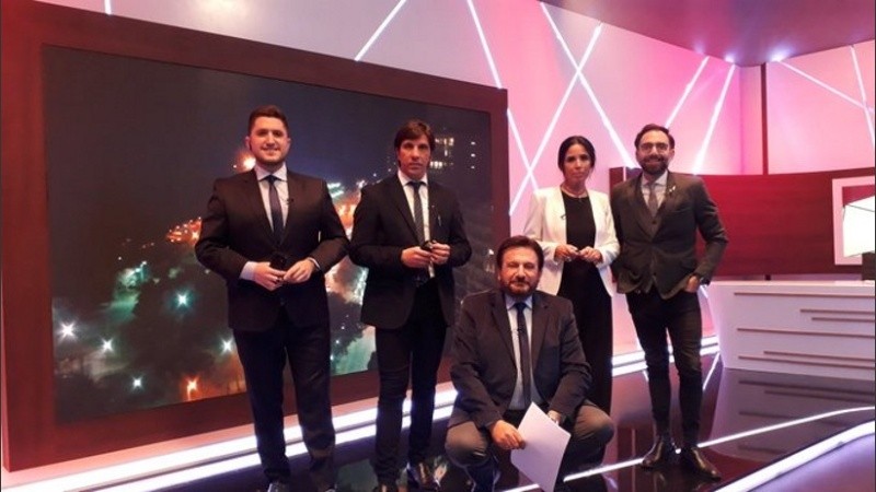 El equipo completo en la edición de este lunes.