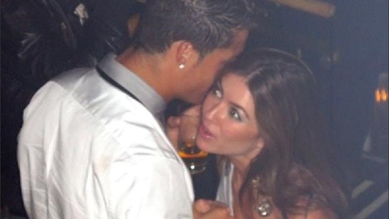 Ronaldo, junto a la modelo que lo acusó en 2009 en Las Vegas.