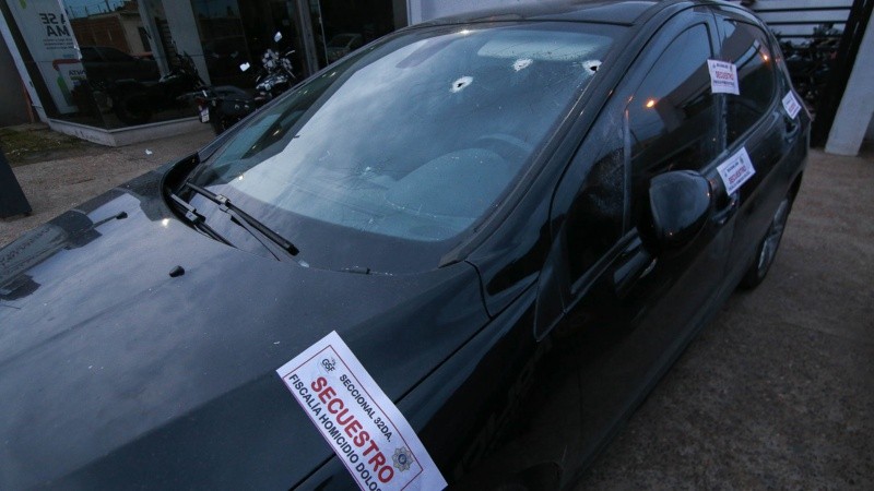 El agente recibió el balazo mientras estaba dentro de su auto.