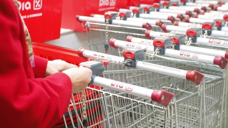 La caída en las ventas de los centros de compras es la más alta de los últimos dieciocho meses, luego de la de abril último, cuando llegó al 22,9%.