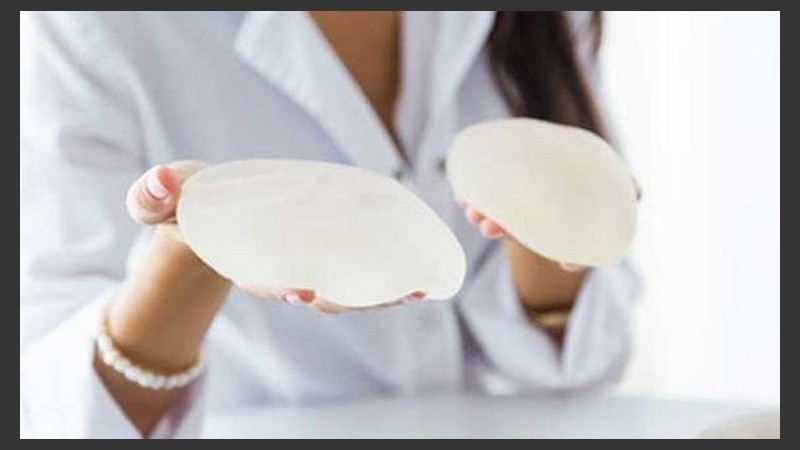 La empresa pidió a los médicos y clínicas que no usen esos rellenos y que devuelvan los productos no usados.