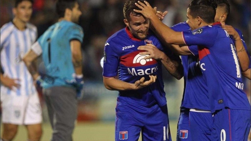 Colazo viene de jugar en Tigre.