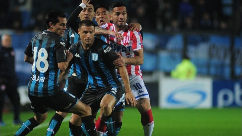 Racing y Unión empataron en la vuelta del fútbol argentino. 