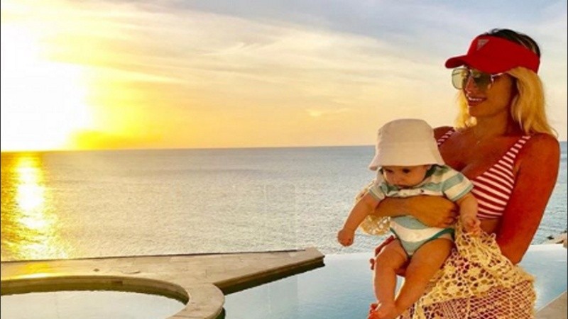 Vicky Xipolitakis le pidió el divorcio a su marido, a quien acusó de violencia psíquica y física hacia ella y a su bebé.