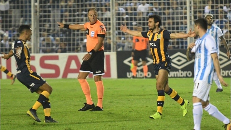 Rius celebra el tanto que abrió el marcador. 