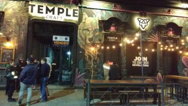 El momento de la clausura del local de barrio Pichincha.