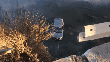 Los dos ocupantes del auto terminaron en el Gamen.