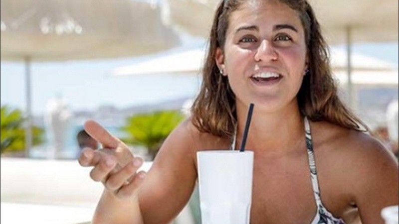 Macarena es rosarina y vive en Palma donde es socorrista. 