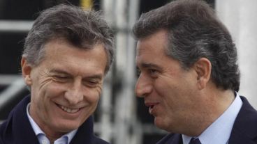 El presidente Mauricio Macri y el ministro de Agroindustria Luis Miguel Etchevehere, a seis meses de asumir el cargo.