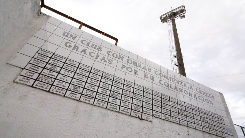 El deseo del mundo charrúa es hacer una nueva tribuna.