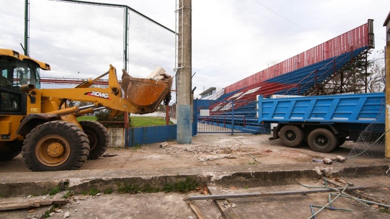 Los trabajos este jueves en la cancha.