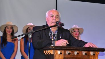 Herme Juárez, lo suficientemente poderoso como para relacionarse con todos.