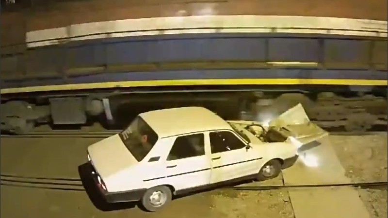 La imagen del choque en el cruce ferroviario en Roldán. 