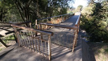 El puente por el que escapó el homicida en el Parque Urquiza.