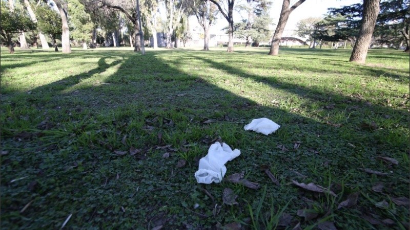 El lugar del crimen del policía en el Parque Urquiza. 