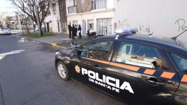 La policía trabajando en el barrio.