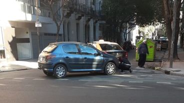Los autos involucrados en el fuerte choque en el centro de Rosario.