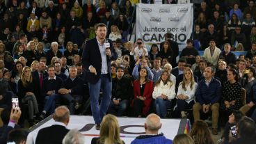 El diputado Federico Angelini durante su discurso en el acto de campaña de Mauricio Macri en Rosario.
