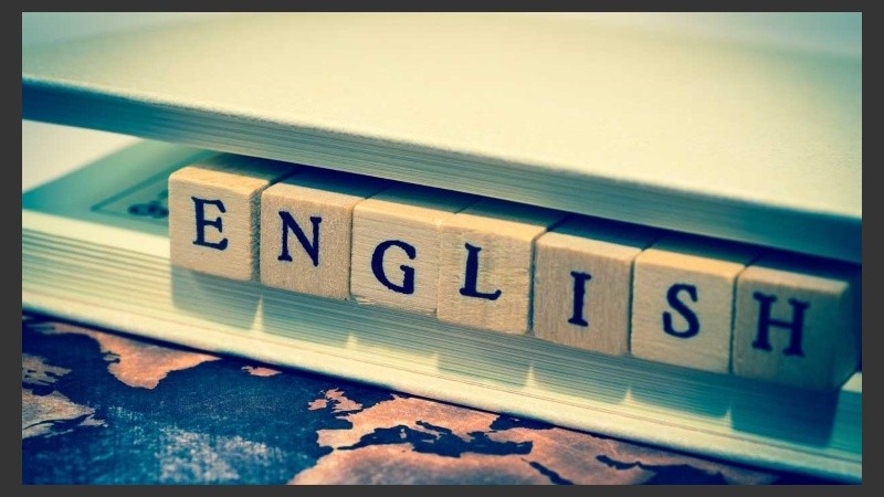 Ambas Universidades se comprometen a elaborar un programa que establezca,  para los estudiantes participantes,  un periodo de movilidad de dos semestres en la otra institución universitaria.