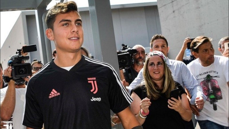 Dybala, por ahora, sigue jugando en Juventus.