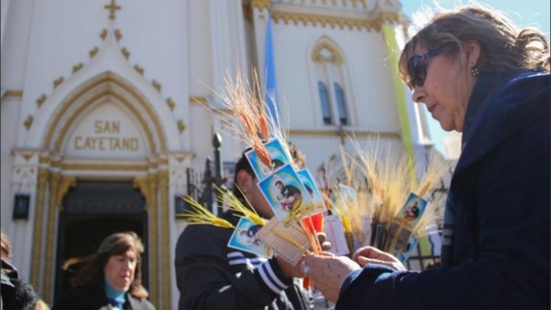 La celebración que congrega a miles de feligreses que piden o agradecer el trabajo. 