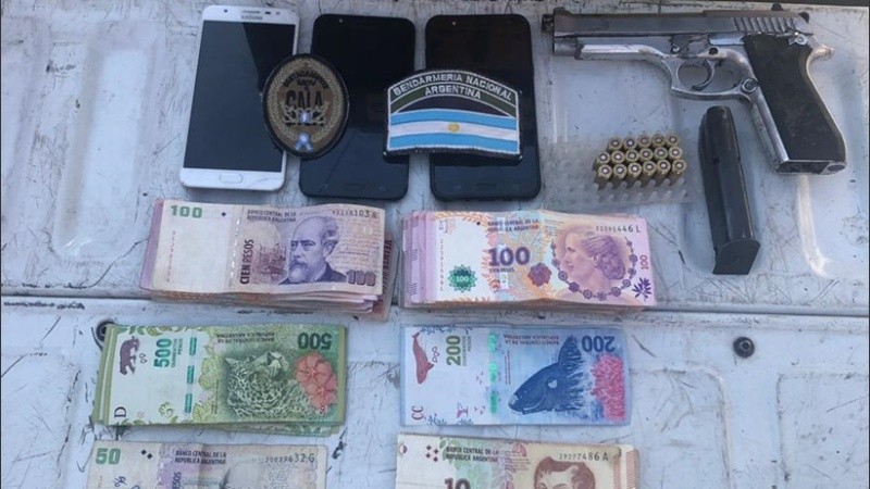 Los elementos secuestrados en el operativo.