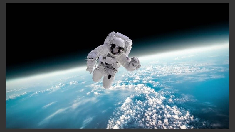 En la oportunidad, Balagué les entregó un diploma y medalla de reconocimiento a los cuatro estudiantes. 