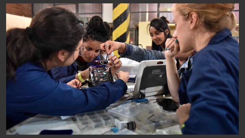 Alrededor de 3400 estudiantes por año realizan las prácticas profesionalizantes en unas 500 empresas de la provincia.