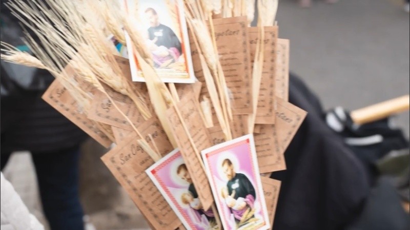 Miles de fieles colmaban las inmediaciones del templo de calle Buenos Aires al 2.100. 