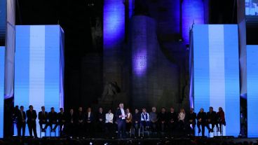 El escenario fue imponente, de espaldas al Monumento.