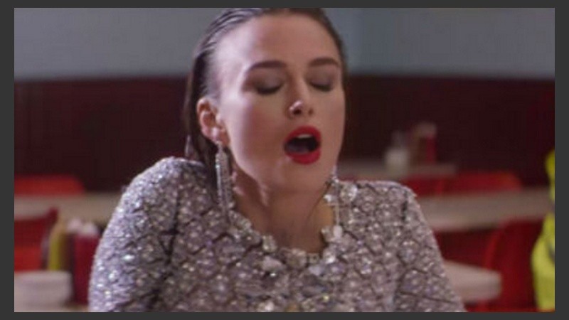La actriz Keira Knightley en pose orgásmica.