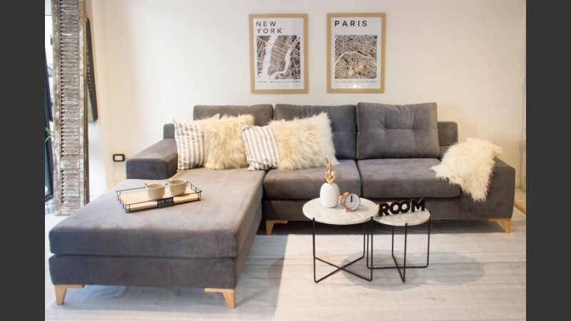 Especialización en sofás, carpintería y herrería.